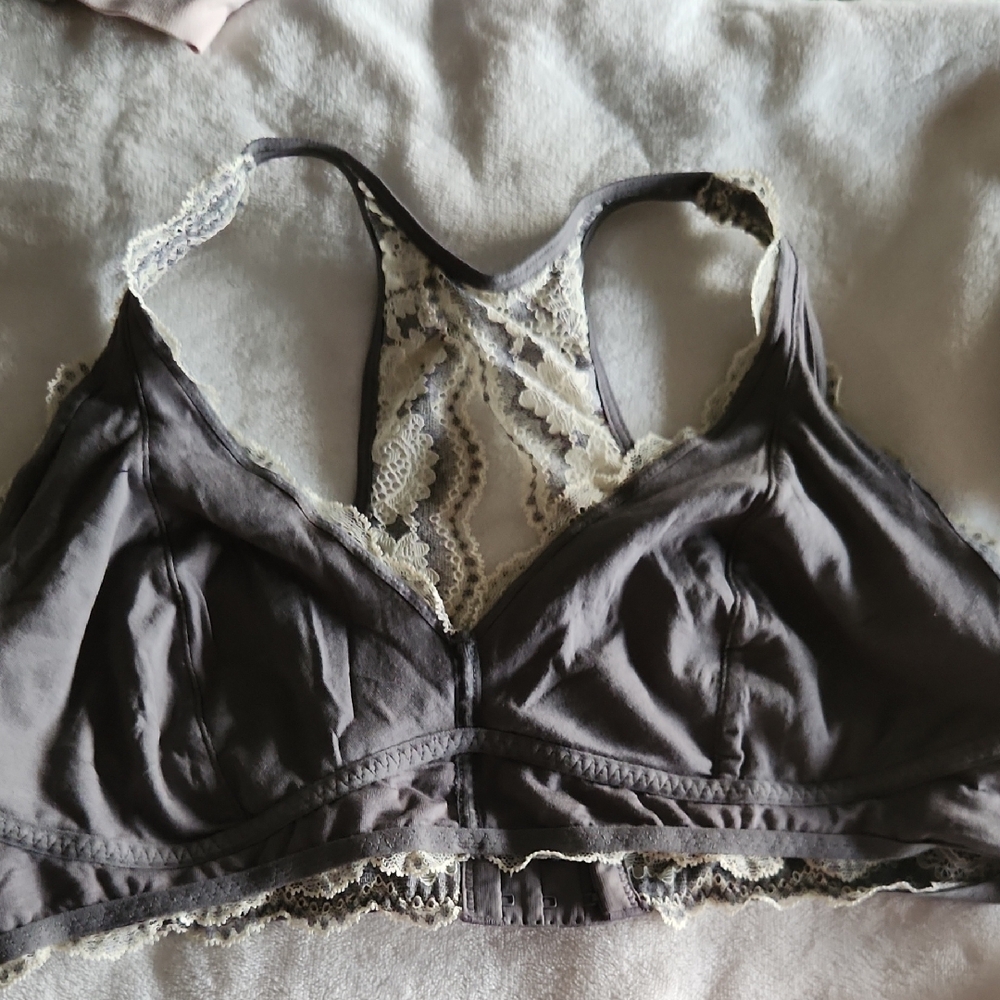 Elegant Lace Trim Bralette - Gray and Cream